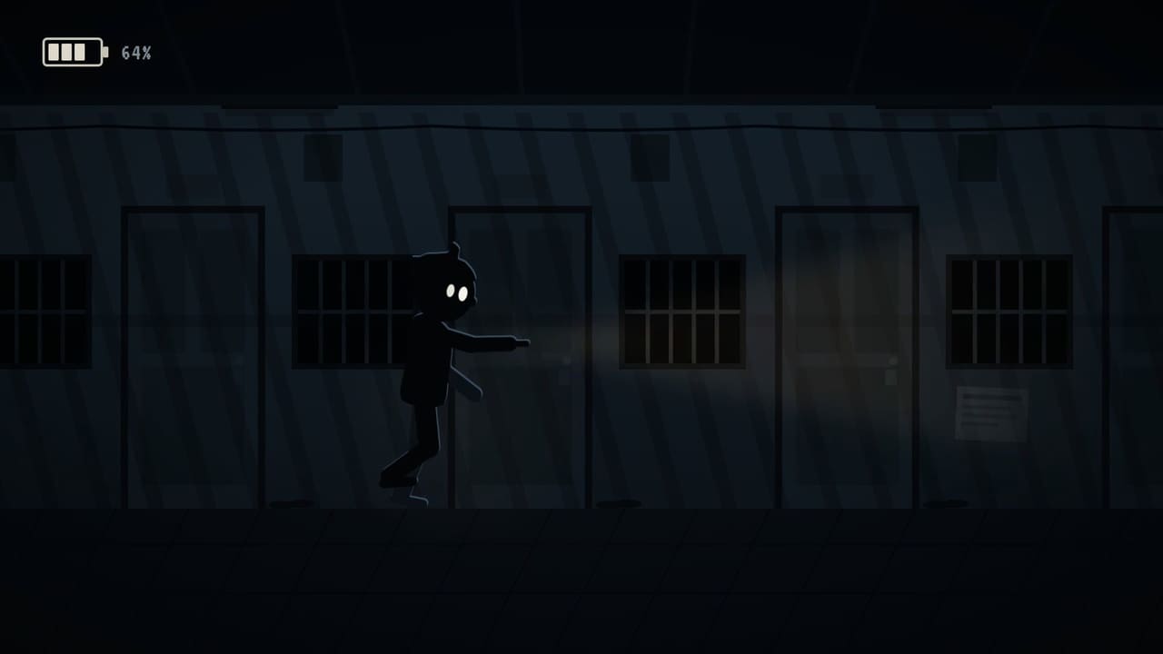 Pin Yếu demo: a silhouetted character walks a dark corridor with a flashlight while a phone battery meter drains in the corner.